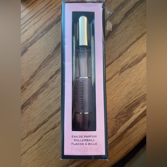 Victoria’s Secret Bombshell - Picture 2 of 3